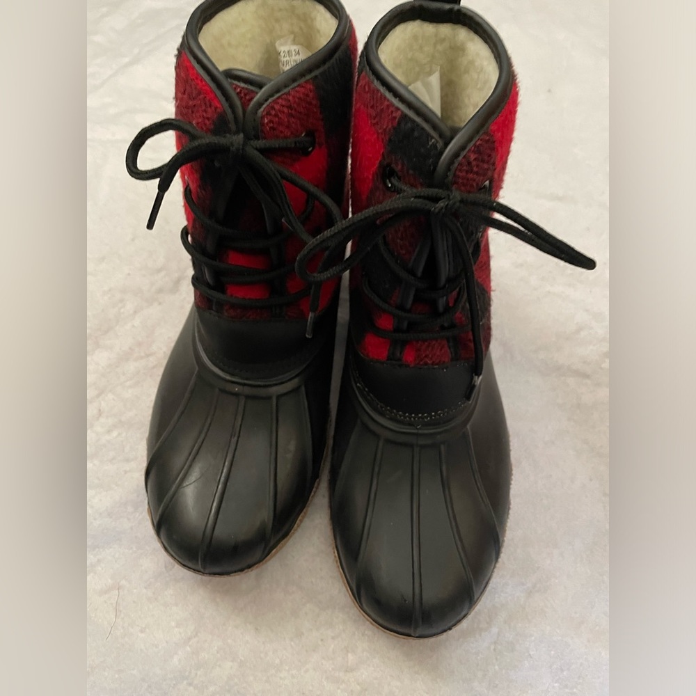Red and Black Buffalo Plaid Girls Size 3 Duck Boots
